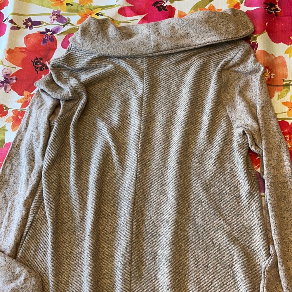 IZ Byer Sweater top